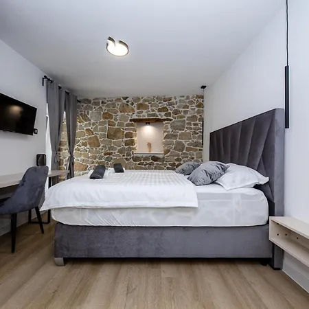4 Bedroom Beautiful In *