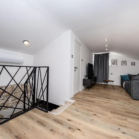 4 Bedroom Beautiful In Mundanije