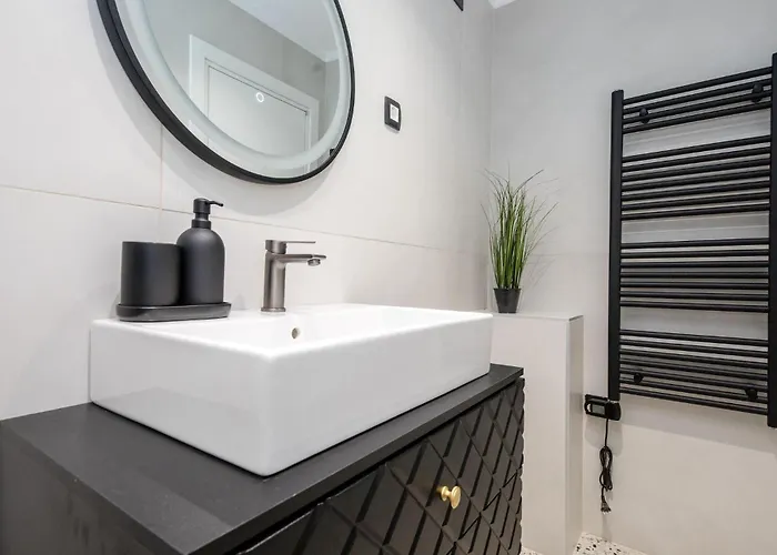4 Bedroom Beautiful In Semesterbostad