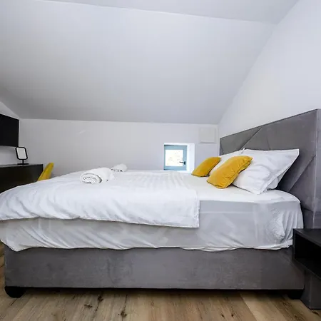 4 Bedroom Beautiful In Dom wakacyjny Mundanije