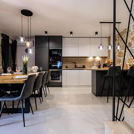 4 Bedroom Beautiful In