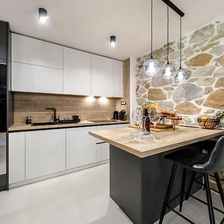 4 Bedroom Beautiful In