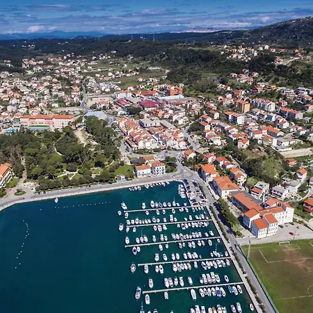 4 Bedroom Beautiful In Holiday home *