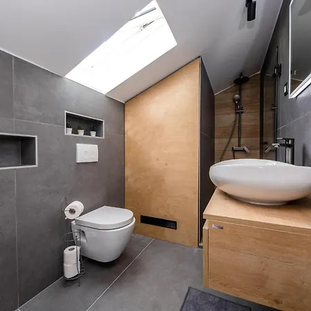 4 Bedroom Beautiful In Mundanije